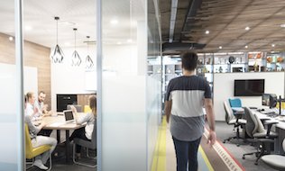 Mid-size employers urged to embrace flexibility, lack of hierarchy to attract staff